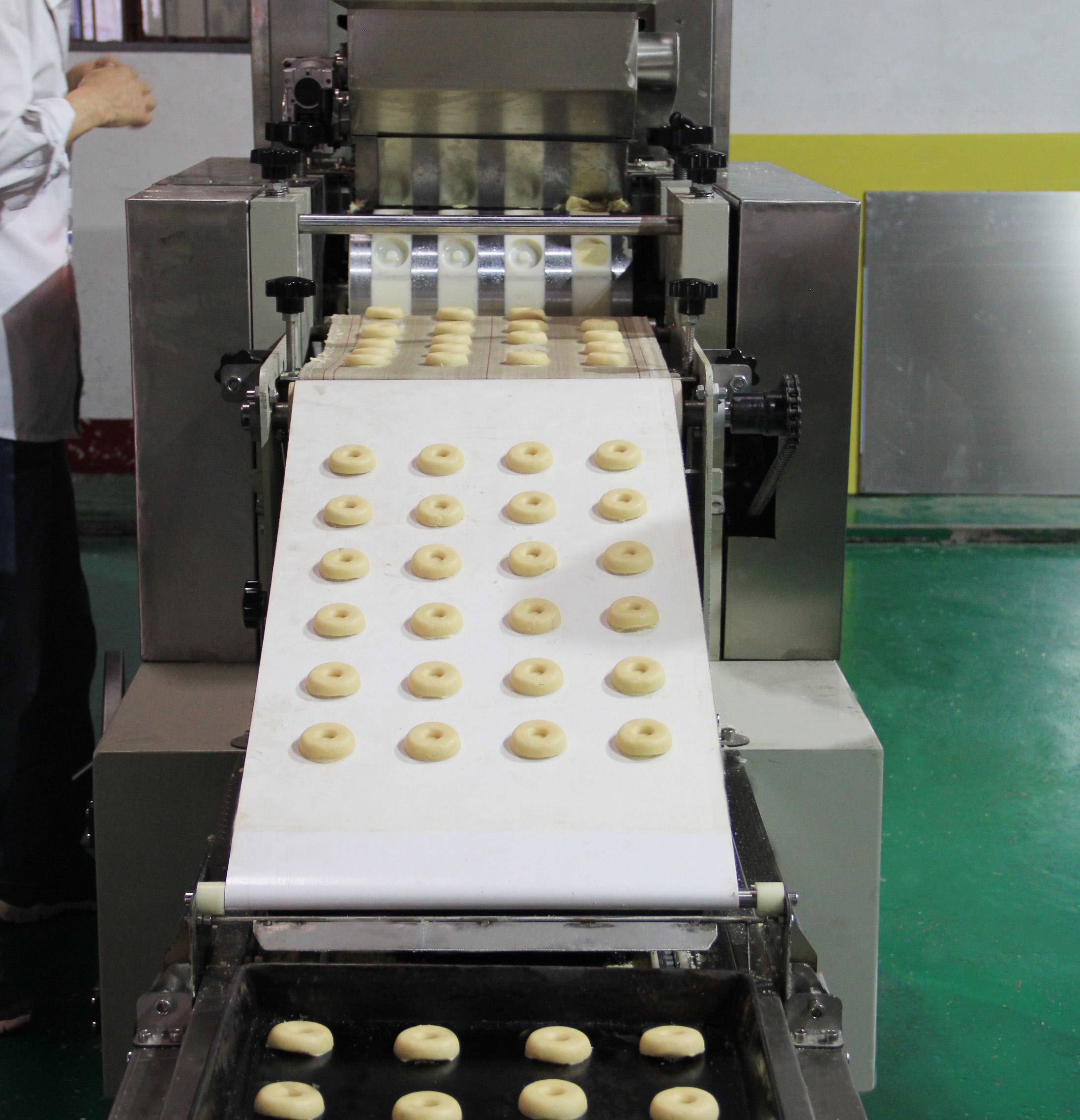 萬工機械分享桃酥機的調試過程